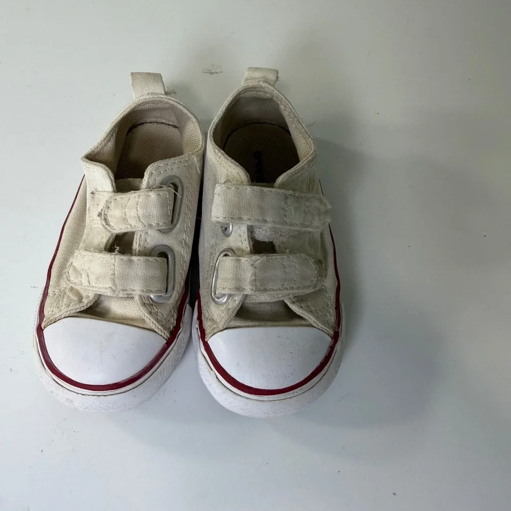 Converse Chuck Taylor All Star 2V Infant Size 6 Cream‎ Canvas Sneakers 769029F